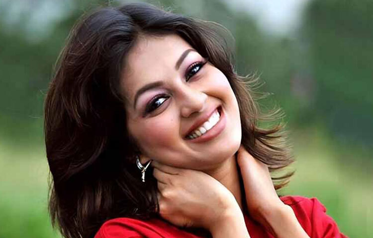 আজ তার জন্মদিন। কিন্তু মোনালিসাকে শুধু জন্মদিনে মনে করা যায় না-তিনি সেই শিল্পী, যিনি নীরব থেকে, আলো থেকে দূরে থেকেও, দর্শকের মনে জায়গা ধরে রেখেছেন এক অনন্ত সময়ের জন্য।