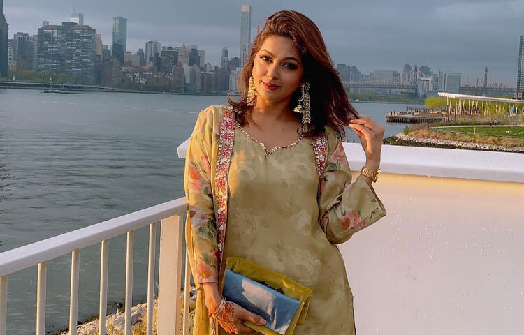 প্রবাস জীবনে কাটানো সময় তাকে আরও পরিণত করেছে। এক সাক্ষাৎকারে তিনি বলেছিলেন, ‘শিল্প তো কেবল পেশা নয়, এটা আমার শ্বাস-প্রশ্বাস। যত দূরেই থাকি, আমি আসলে সেই মঞ্চেই বেঁচে আছি।’