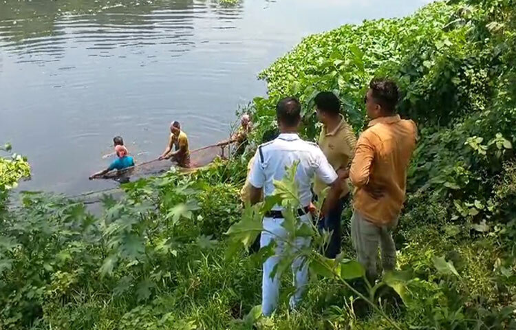 কলকাতায় খুন হওয়া ঝিনাইদহ-৪ আসনের সংসদ সদস্য (এমপি) আনোয়ারুল আজীম আনারের মরদেহের সন্ধানে আবারও তল্লাশিতে নেমেছে ভারতের সিআইডি। ছবি: ধৃমল দত্ত