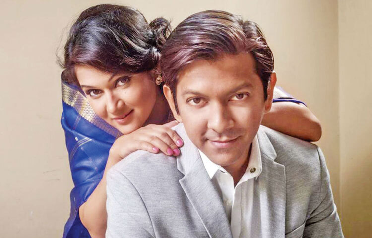 মিস্টার অ্যান্ড মিসেস: দাম্পত্য জীবনের সুখ-দুঃখ, হাসি-কান্না আর ছোট ছোট ভুল বোঝাবুঝি নিয়েই এই নাটকের কাহিনী। হাস্যরসাত্মক ও আবেগঘন দৃশ্য একসঙ্গে মিলে নাটকটিকে করে তোলে প্রাণবন্ত।