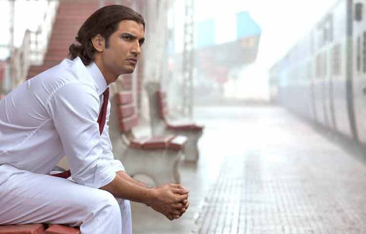 এম এস ধোনি: দ্য আনটোল্ড স্টোরি: ভারতের সাবেক অধিনায়ক মহেন্দ্র সিং ধোনির চরিত্রে সুশান্ত নিজেকে ভেঙে নতুন করে গড়েছিলেন। চরিত্রে ঢোকার প্রস্তুতি আর আবেগী অভিনয় সব মিলিয়ে এটি তার ক্যারিয়ারের অন্যতম সেরা কাজ।