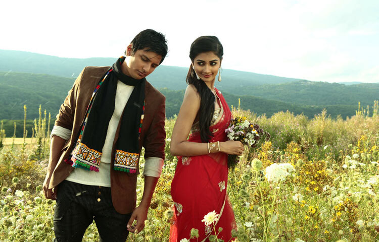 সেই গ্ল্যামারাস সূচনার পর দক্ষিণী সিনেমায় পা রাখেন ‘মুগামুদি’ ছবির মাধ্যমে।