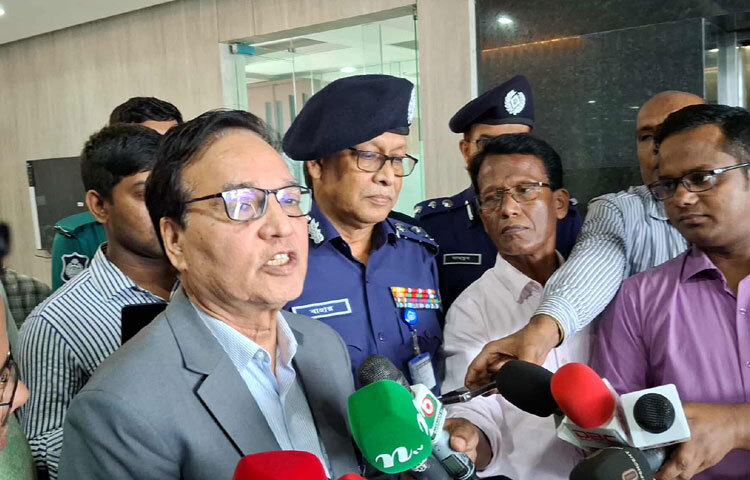 আগামী নির্বাচন সামনে রেখে লটারির মাধ্যমে পুলিশ সুপার (এসপি) নিয়োগ দেওয়ার সিদ্ধান্ত হলেও কোনোদিন লটারির মাধ্যমে সিভিল সার্ভিসে পদায়ন হয়নি বলে জানিয়েছেন জনপ্রশাসন মন্ত্রণালয়ের সিনিয়র সচিব মো. মোখলেস উর রহমান। ছবি: মাসুদ রানা