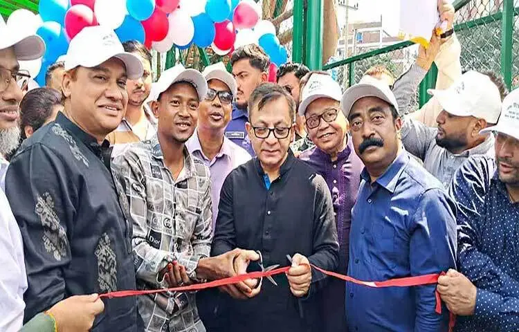 বাণিজ্য, শিল্প, বস্ত্র ও পাটমন্ত্রী খন্দকার আব্দুল মুক্তাদির বলেছেন, বাজার স্থিতিশীল রাখতে সরকার সরবরাহ ব্যবস্থাকে আধুনিকায়নের উদ্যোগ নিয়েছে।