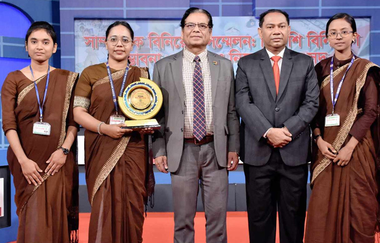 আগামী নির্বাচন প্রতিশ্রুত সময়ের মধ্যে না হলে রাজনৈতিক অনিশ্চয়তা তৈরির পাশাপাশি বিনিয়োগেও বাধাগ্রস্ত হওয়ার শঙ্কা আছে বলে মত প্রকাশ করেছেন সেন্টার ফর পলিসি ডায়ালগের সম্মানীয় ফেলো মুস্তাফিজুর রহমান। ছবি: রায়হান আহমেদ