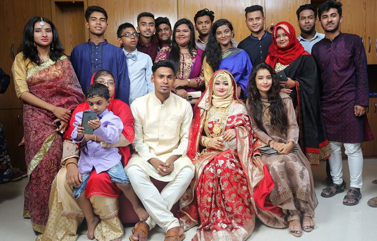 ২০১৯ সালে তিনি বিয়ে করেন তার কাজিন সামিয়া পারভীনকে। পারিবারিক বন্ধনে জড়িয়ে তিনি আরও বেশি স্থিতিশীল হয়েছেন।