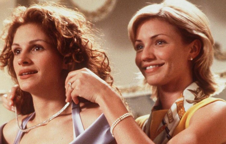 মাই বেস্ট ফ্রেন্ডস ওয়েডিং (১৯৯৭): রোমান্টিক কমেডির ভক্তরা এই সিনেমাকে আজও মনে রাখেন। জুলিয়া রবার্টসের মতো তারকার সঙ্গে অভিনয় করেও ক্যামেরন নিজের উপস্থিতি স্পষ্ট করে তুলেছিলেন। ছবিতে তার প্রাণবন্ত অভিনয় ও স্বতঃস্ফূর্ততা দর্শককে মুগ্ধ করে। এ সিনেমা প্রমাণ করে দেয়, তিনি শুধু সৌন্দর্য দিয়েই নয়, বরং অভিনয় দিয়েও দর্শককে ধরে রাখতে পারেন।