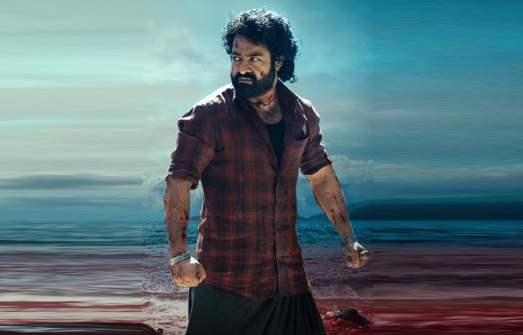 নানা সামাজিক উদ্যোগ, প্রাকৃতিক দুর্যোগে সাহায্যের হাত বাড়িয়ে দেওয়া এবং সহকর্মীদের পাশে দাঁড়ানোর ঘটনায় তিনি দেখিয়েছেন একজন সত্যিকারের নায়ক কীভাবে মানুষের মন ছুঁয়ে যেতে পারেন।