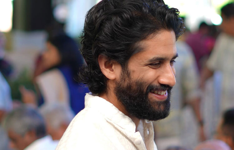 শুরুতে তিনি ক্যামেরার সামনে স্বচ্ছন্দ ছিলেন না। বন্ধুবান্ধবদের মাঝে হাসিখুশি চৈতন্য, ক্যামেরার সামনে দাঁড়ালে জড়সড় হয়ে যেতেন। অভিনয় শিখতে গিয়ে বহুবার ব্যর্থতা এসেছে। কিন্তু ঠিক সেই ব্যর্থতাগুলোই তাকে ধৈর্য ও পরিশ্রমের নতুন পাঠ শিখিয়েছে।