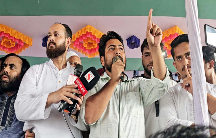 জাতীয় নাগরিক পার্টির (এনসিপি) আহ্বায়ক নাহিদ ইসলাম বলেছেন, আমরা ঘোষণা করেছি, দেশের প্রতি ইঞ্চি মাটি থেকে মুজিববাদ বিতাড়িত করবো। মুজিববাদদের বিচারের আওতায় আনবো। ছবি: মো. আমিনুল ইসলাম