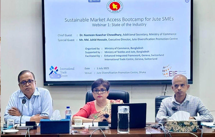 ঢাকায় জুট ডাইভারসিফিকেশন প্রমোশন সেন্টারে পাট খাতের উন্নয়নে ‘সাসটেইনেবল মার্কেট একসেস বুটক্যাম্প: স্টেট অব দ্য ইন্ডাস্ট্রি’ শীর্ষক ওয়েবিনারে প্রধান অতিথি হিসেবে উপস্থিত ছিলেন বাণিজ্য মন্ত্রণালয়ের অতিরিক্ত সচিব ড. নাজনীন কাউসার চৌধুরী। ছবি: পিআইডি
