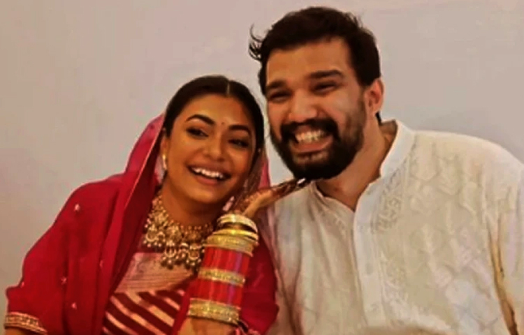 বিয়ে করেছেন ‘কোক স্টুডিও বাংলা’র ‘বুলবুলি’খ্যাত গানের শিল্পী সানজিদা মাহমুদ নন্দিতা। ছবি: সংগৃহীত