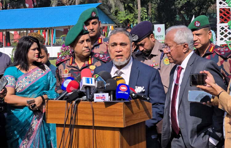 যারা নির্বাচন প্রতিহতের ঘোষণা দিয়েছে তাদের বিরুদ্ধে সব ধরনের ব্যবস্থা নেওয়া হবে বলে জানিয়েছেন প্রধান নির্বাচন কমিশনার (সিইসি) এ এম এম নাসির উদ্দিন। ছবি: তৌহিদুজ্জামান তন্ময়