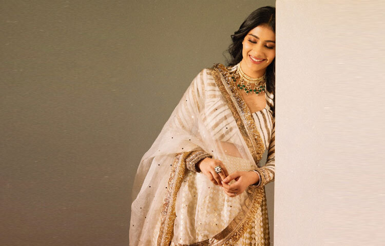 নায়াব পরে এক সাক্ষাৎকারে হাসতে হাসতে বলেছিলেন, ‘টমেটো কাটা আর চাওমিন রাঁধার ফাঁকে, আমরা নিজেরাই বুঝিনি কখন প্রেমটা হয়ে গেল।’