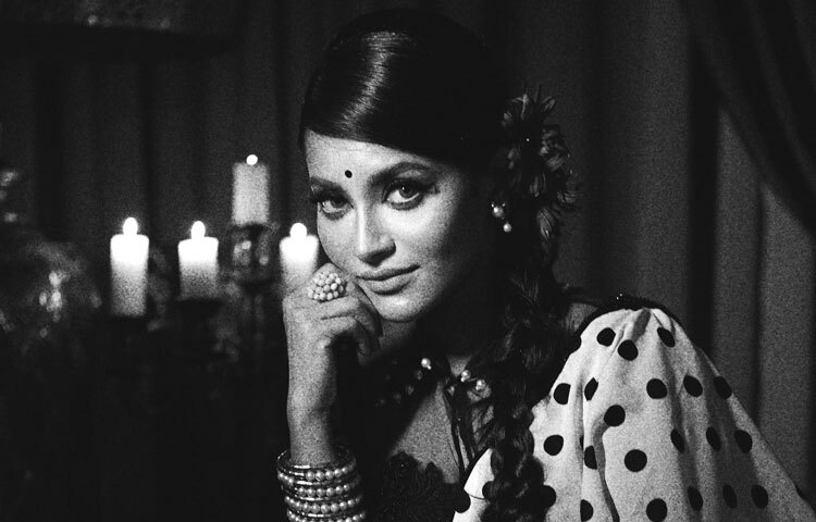 ঢাকায় জন্ম নেওয়া নাজিফা তুষি ছোটবেলা থেকেই ছিলেন কৌতূহলী ও আত্মবিশ্বাসী। অভিনয় বা মডেলিংয়ের জগতে আসার ইচ্ছে ছিল, কিন্তু তিনি জানতেন-শুধু ইচ্ছাই যথেষ্ট নয়, প্রয়োজন দক্ষতা আর অধ্যবসায়। তাই খুব হিসেব করে, ধীরে ধীরে নিজের পথ গড়ে তোলেন তিনি।