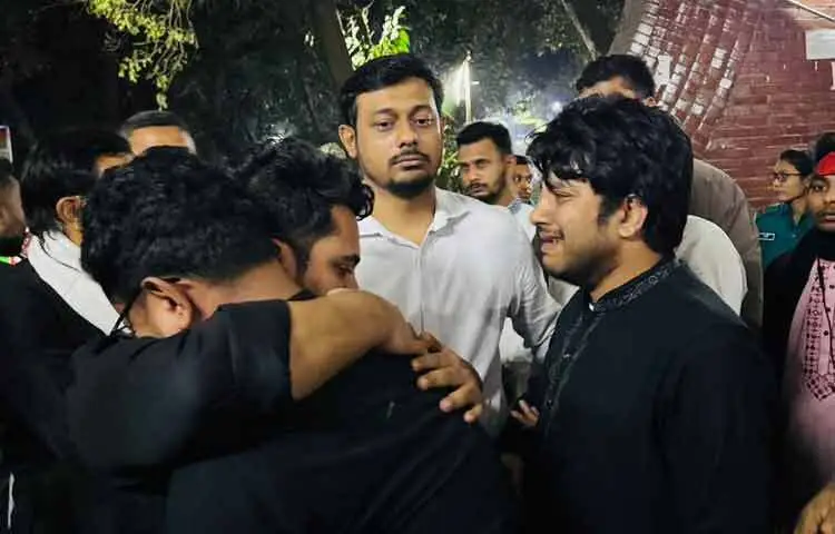 ১৯ ডিসেম্বর রাত সাড়ে ১০টার দিকে তারা হাসপাতালটিতে যান।