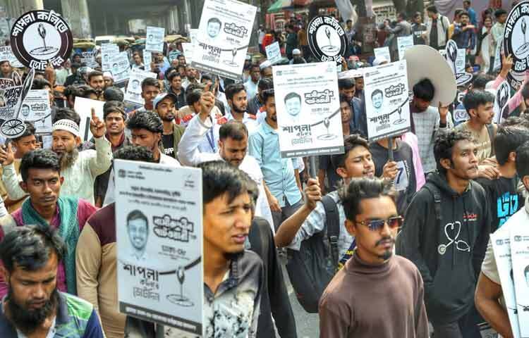 মধ্যরাত থেকে শুরু হলেও দুপুরের দিকে আনুষ্ঠানিক যাত্রা শুরু করলো জাতীয় নাগরিক পার্টি।