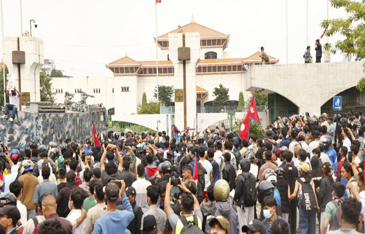 দেশটির অন্যান্য বড় শহরেও আন্দোলন ছড়িয়ে পড়েছে বলে স্থানীয় সূত্রে জানা গেছে।