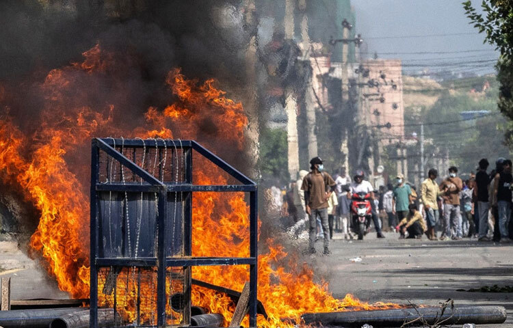 গোথাতারসহ বিভিন্ন এলাকায় আগুন দেওয়ার ঘটনার পর বিমান নিরাপত্তার অবনতির কারণে এই সিদ্ধান্ত নেওয়া হয়েছে বলে জানিয়েছে টিআইএ।
