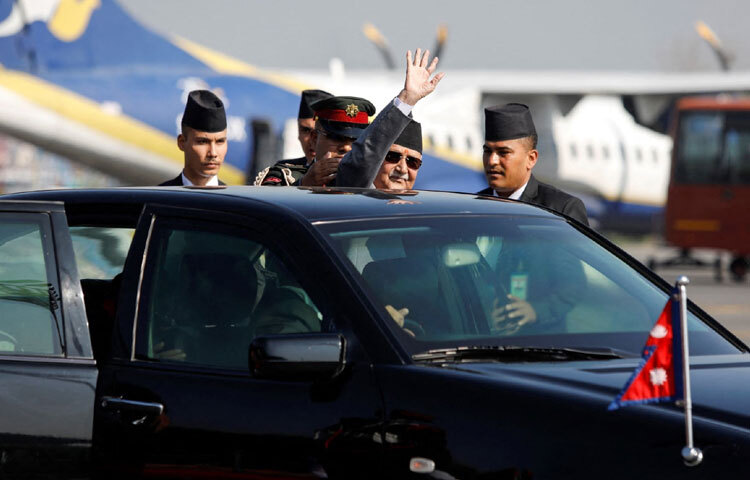 বিক্ষোভ-সংঘাতের জেরে পদত্যাগ করলেন নেপালের প্রধানমন্ত্রী কেপি শর্মা অলি। এর আগে বিক্ষোভকারীরা তার ব্যক্তিগত বাসভবনে অগ্নিসংযোগ করেন।