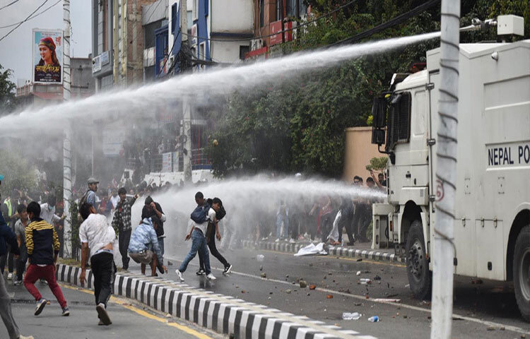 সংঘর্ষের পর পরিস্থিতি নিয়ন্ত্রণে আনতে কাঠমান্ডু জেলা প্রশাসন কার্যালয় নতুন বাণেশ্বর ও এর আশপাশের এলাকায় কারফিউ জারি করেছে। জেলা প্রশাসক ছাবিলাল রিজাল স্থানীয় প্রশাসন আইনের ৬ নম্বর ধারায় সোমবার স্থানীয় সময় দুপুর ১২টা ৩০ মিনিট থেকে রাত ১০টা পর্যন্ত কারফিউ কার্যকর করার ঘোষণা দেন।