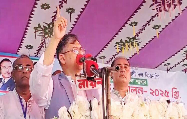 বিএনপির স্থায়ী কমিটির সদস্য সালাহউদ্দিন আহমদ বলেছেন, ২০২৬ সালের ফেব্রুয়ারির প্রথমার্ধের জাতীয় সংসদ নির্বাচন একমাত্র আল্লাহ ছাড়া কেউ ঠেকাতে পারবে না। নির্বাচনে ৩০০ জন প্রতিনিধি নির্বাচিত হয়েই সংস্কার সম্পন্ন করবেন। ভোটাররা যাদের ভোট দেবেন তারাই সংসদে যাবেন, আইন সংস্কার করবেন। ছবি: এইচ এম কামাল