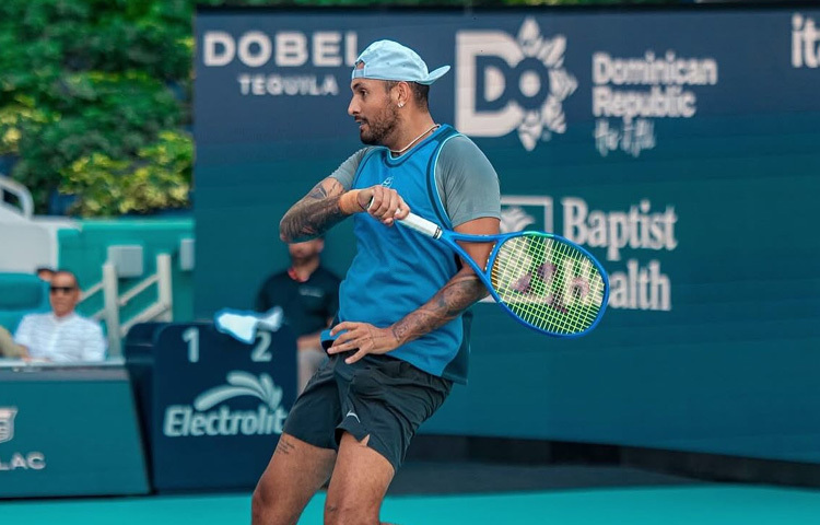 মাত্র ১৯ বছর বয়সে ২০১৪ সালে উইম্বলডনের কোয়ার্টার ফাইনালে উঠে সবাইকে চমকে দেন। সে ম্যাচে তিনি হারিয়ে দিয়েছিলেন তৎকালীন ওয়ার্ল্ড নাম্বার ওয়ান রাফায়েল নাদালকে, যা তাকে রাতারাতি তারকাখ্যাতি এনে দেয়।