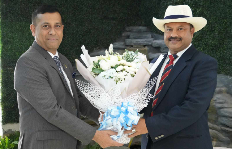 বর্ডার গার্ড বাংলাদেশ (বিজিবি) ও বর্ডার সিকিউরিটি ফোর্স (বিএসএফ)-এর মহাপরিচালক পর্যায়ের ৫৪তম সীমান্ত সম্মেলনে যোগ দিতে আজ সকালে ঢাকায় এসেছেন বিএসএফ মহাপরিচালক নিতিন আগ্রাওয়ালের নেতৃত্বে ভারতীয় প্রতিনিধিদল। ছবি: তৌহিদুজ্জামান তন্ময়