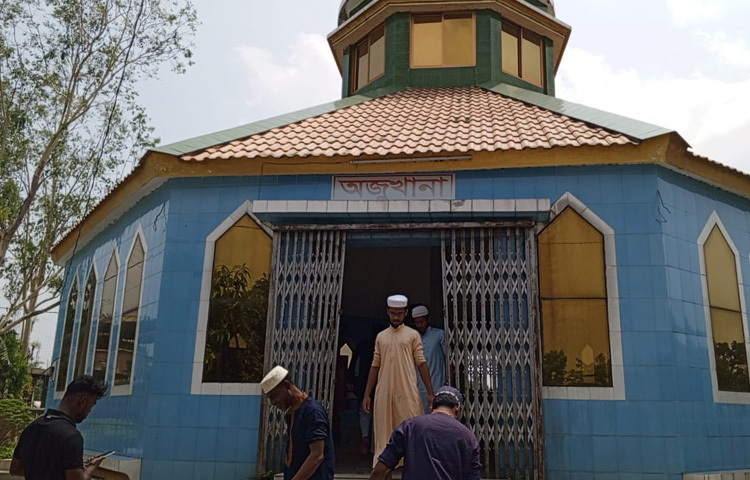 দৃষ্টিনন্দন মসজিদটি একনজর দেখতে এবং নামাজ আদায় করতে বৃহত্তর ময়মনসিংহ ছাড়াও দেশের বিভিন্ন জায়গা থেকে মুসল্লিরা ছুটে আসেন।
