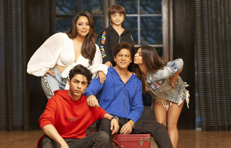 তিন সন্তান আরিয়ান, সুহানা ও আব্রামের মা গৌরি নিজের পরিবারের যত্নের পাশাপাশি কাজের জায়গাতেও অটল।