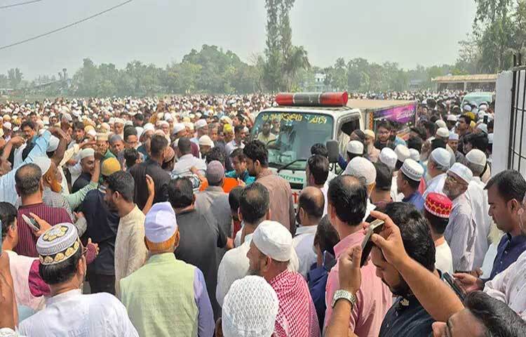 বিএনপি চেয়ারম্যানের উপদেষ্টা ও সাবেক বিরোধীদলীয় চিফ হুইপ জয়নুল আবদিন ফারুকের সহধর্মিণী কানিজ ফাতেমার জানাজা সম্পন্ন হয়েছে। এতে বিভিন্ন শ্রেণিপেশার কয়েক হাজার মানুষ অংশ নেন।