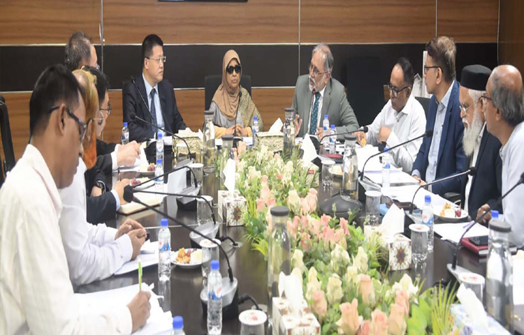 স্বাস্থ্য ও পরিবার কল্যাণ উপদেষ্টা নূরজাহান বেগমের সঙ্গে মন্ত্রণালয়ের সম্মেলনকক্ষে সাক্ষাৎ করেন বাংলাদেশে চীনের রাষ্ট্রদূত ইয়াও ওয়েন। এসময় স্বাস্থ্য ও পরিবার কল্যাণ মন্ত্রণালয় বিষয়ক প্রধান উপদেষ্টার বিশেষ সহকারী অধ্যাপক ডা. সায়েদুর রহমান উপস্থিত ছিলেন। ছবি: পিআইডি