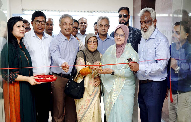 স্বাস্থ্য ও পরিবার কল্যাণ উপদেষ্টা নূরজাহার বেগম ঢাকায় বিএমআরসি ভবনের নবনির্মিত ডরমেটরি উদ্বোধন করেন। ছবি: পিআইডি