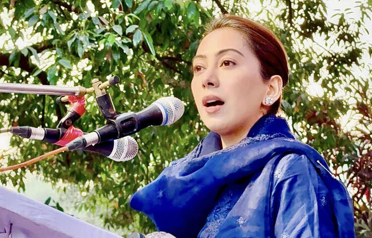 তিনি আরও লিখেছেন, আমাদের বিয়ে আগামী বছর একটি উপযুক্ত সময়ে অনুষ্ঠিত হওয়ার পরিকল্পনা রয়েছে ইনশাআল্লাহ। আপনাদের সকলের সঙ্গে সেই আনন্দঘন মুহূর্ত উদযাপনের অপেক্ষায় আছি। আমাদের উভয় পরিবারের জন্য আপনাদের দোয়া কামনা করছি।