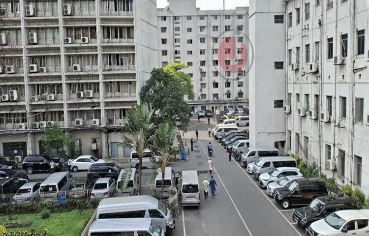 পবিত্র ঈদুল ফিতরের পর আজ খুলেছে সরকারি অফিস। তবে ঈদের পর প্রথম কর্মদিবসে প্রশাসনের প্রাণকেন্দ্র সচিবালয়ে কর্মকর্তা-কর্মচারীদের উপস্থিতি কম।