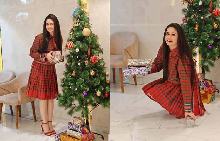 লাল-সবুজ চেকার্ড প্লিটেড ঘেরের মিনিড্রেস আর লাল হিলসে নজর কাড়া জান্নাতুল ঐশী।