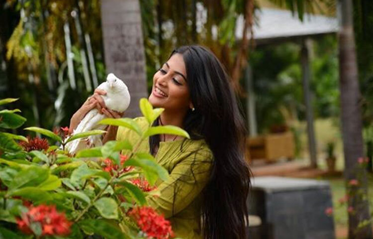 তবে ‘ওকা লাইলা কোসম’ এবং ‘অলা বৈকুণ্ঠপুরমুলো’-এর মতো তেলুগু ছবিতে তার উপস্থিতিই তাকে দক্ষিণ ভারতের জনপ্রিয় মুখে পরিণত করে।