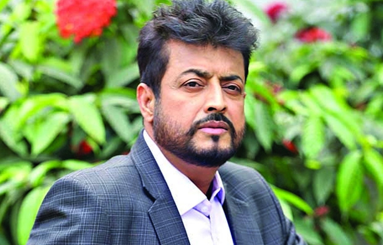 তার উল্লেখযোগ্য চলচ্চিত্রের মধ্যে চাঁদের আলো, কুলি ও দোলা অন্যতম।