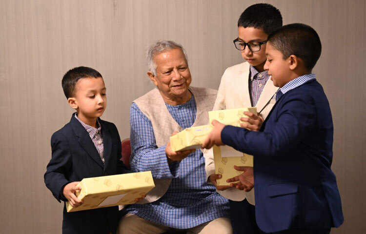 স্থানীয় সময় সোমবার রাতে নিউইয়র্কের একটি হোটেলে প্রধান উপদেষ্টার সঙ্গে সাক্ষাৎ করেছেন দিদারুল ইসলামের পরিবারের সদস্যরা।