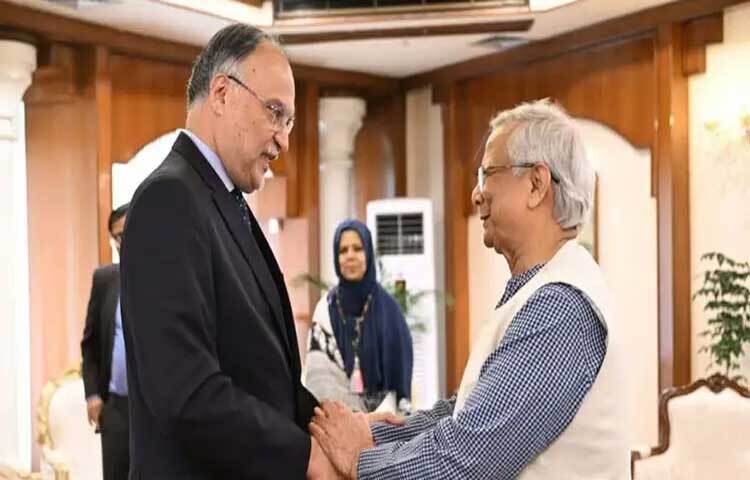 অন্তর্বর্তী সরকারের প্রধান উপদেষ্টা অধ্যাপক ড. মুহাম্মদ ইউনূসের সঙ্গে সৌজন্য সাক্ষাৎ করেছেন পাকিস্তানের পরিকল্পনা, উন্নয়ন ও বিশেষ উদ্যোগ বিষয়ক মন্ত্রী আহসান ইকবাল চৌধুরী।
