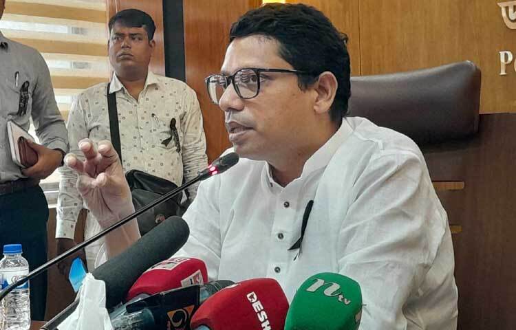 আজ সচিবালয়ে টেলিযোগাযোগ খাতের অংশীজনদের সঙ্গে সমকালীন বিষয়ে বৈঠক শেষে ডাক, টেলিযোগাযোগ ও তথ্যপ্রযুক্তি প্রতিমন্ত্রী জুনাইদ আহমেদ পলক জানান, শিক্ষার্থীদের কোটা সংস্কার আন্দোলন ঘিরে সহিংসতায় ডাক ও টেলিযোগাযোগ বিভাগ, তথ্য ও যোগাযোগ প্রযুক্তি বিভাগ এবং বেসরকারি খাতের ক্ষতির পরিমাণ ১৮ হাজার কোটি টাকা। ছবি: মাসুদ রানা