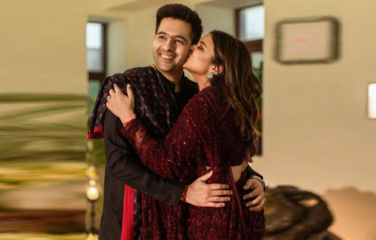 ২০২৩ সালে তিনি বিয়ে করেন ভারতের রাজনীতিবিদ ও উদ্যোক্তা রাঘব চাড্ডাকে। দুজনের ভালোবাসা, পরস্পরের প্রতি সম্মান এবং জীবনযাত্রার ভারসাম্য তাদের সম্পর্ককে করে তুলেছে অনুপ্রেরণার গল্প।