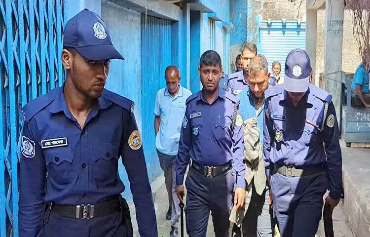 পটুয়াখালীতে মরা মুরগি বিক্রির দায়ে সোহাগ হাওলাদার নামে এক ব্যবসায়ীকে ৫ হাজার টাকা জরিমানা ও ৭ মাসের বিনাশ্রম কারাদণ্ড দিয়েছেন ভ্রাম্যমাণ আদালত।