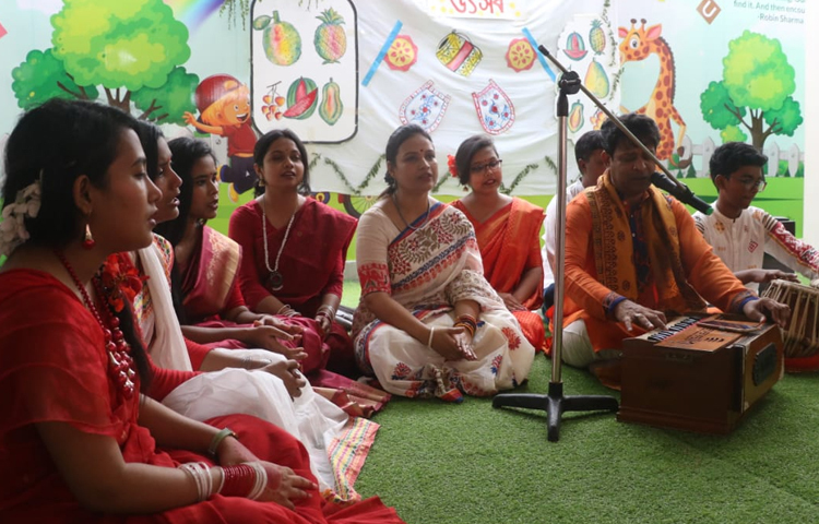 এ সময় শিক্ষার্থী, অভিভাবক ও শিক্ষকরা উপস্থিত ছিলেন। ছবি: রাকিব হাসান