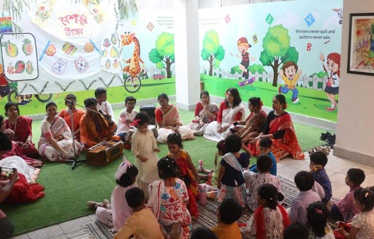 উৎসব ঘিরে শিক্ষার্থী ও অভিভাবকদের মধ্যে ব্যাপক উৎসাহ-উদ্দীপনা ছিল। ছবি: রাকিব হাসান