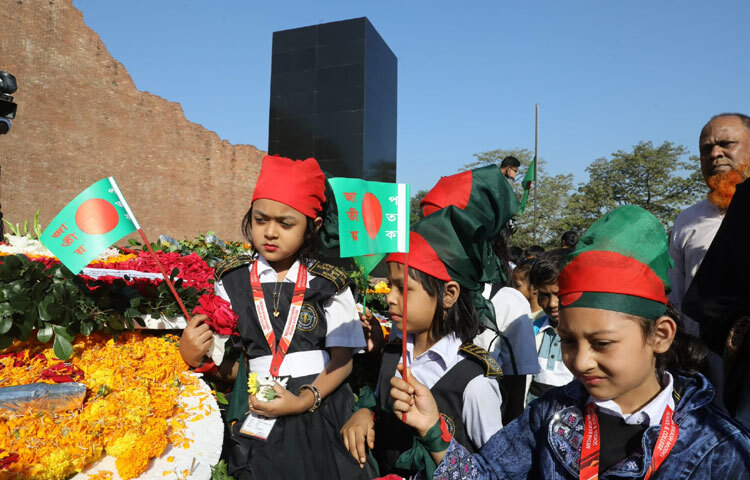 স্বাধীনতার ঊষালগ্নে উন্মুখ মানুষ স্বজন হারানোর সেই কালরাত্রির কথা জানতে পেরে শিউরে উঠেছিল। স্থবির হয়ে গিয়েছিল সবকিছু।