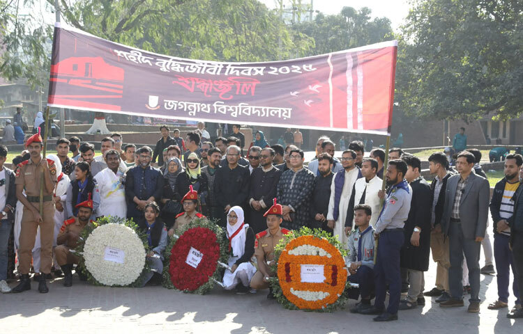 আইনশৃঙ্খলা বাহিনীর সদস্যদের সচেষ্ট ভুমিকা পালন করতে দেখা যায়।