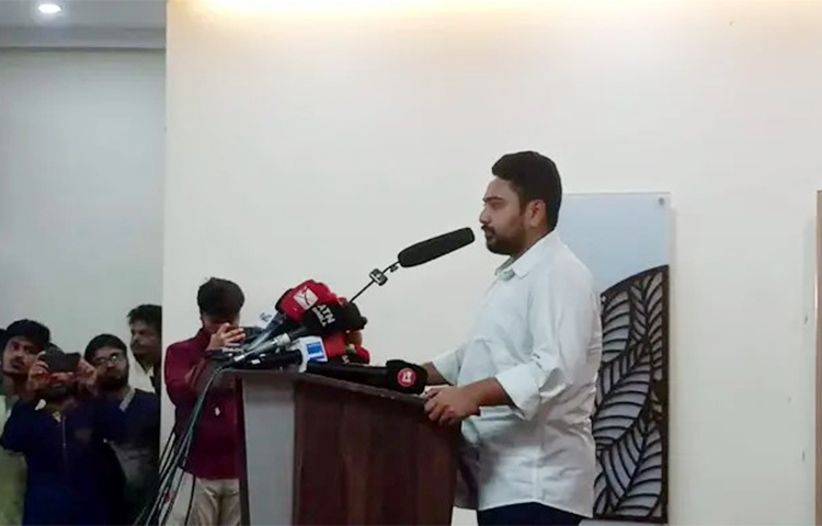 বাংলা একাডেমিতে ইউনির্ভাসিটি টিচার্স ফোরামের (ইউটিএফ) আত্মপ্রকাশ অনুষ্ঠানে প্রধান অতিথির হিসেবে বক্তব্যে রাখেন এনসিপির আহ্বায়ক নাহিদ ইসলাম। ছবি: জাগো নিউজ