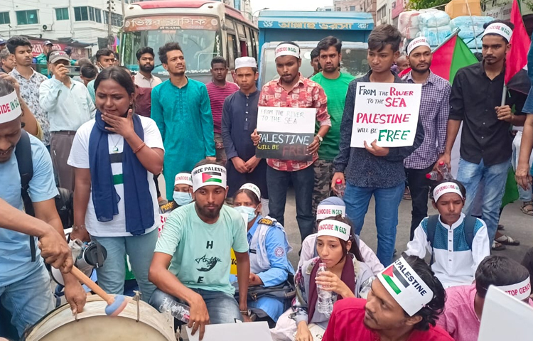 ফিলিস্তিনি গণহত্যার প্রতিবাদে মার্কিন দূতাবাস অভিমুখী ছাত্র জনতা মিছিল। ছবি: বিপ্লব দীক্ষিত