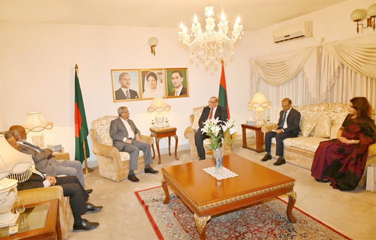 বিএনপি নেতাদের সঙ্গে বৈঠক করেছেন ঢাকায় নিযুক্ত পাকিস্তানের হাইকমিশনার ইমরান হায়দার। আজ সকাল সাড়ে ১০টার দিকে গুলশানে বিএনপি চেয়ারপারসনের কার্যালয়ে এ বৈঠক হয়। ছবি: সংগৃহীত